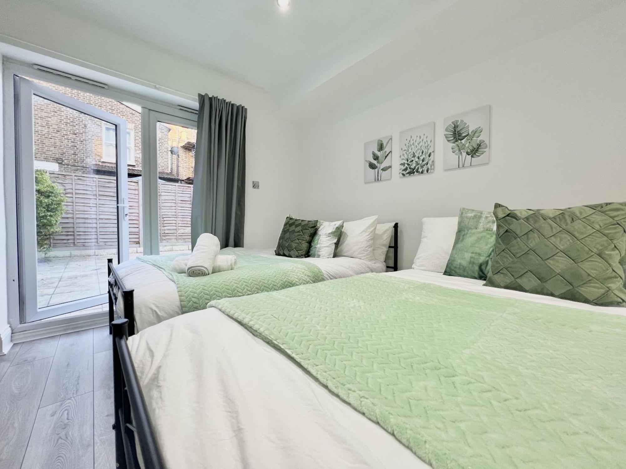 Charming 3-Bed Flat In Shepherds Bush - Sleeps 9 Londra Exterior foto