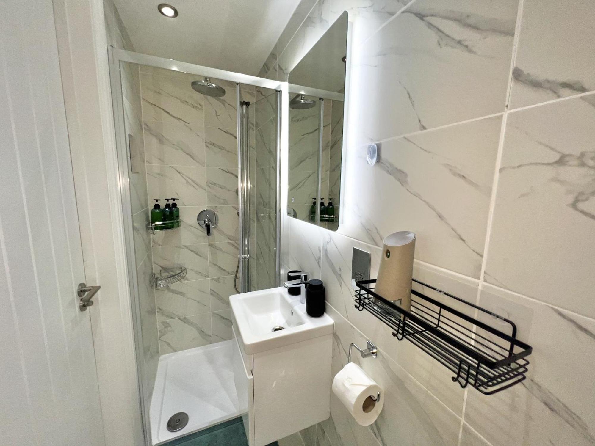 Charming 3-Bed Flat In Shepherds Bush - Sleeps 9 Londra Exterior foto