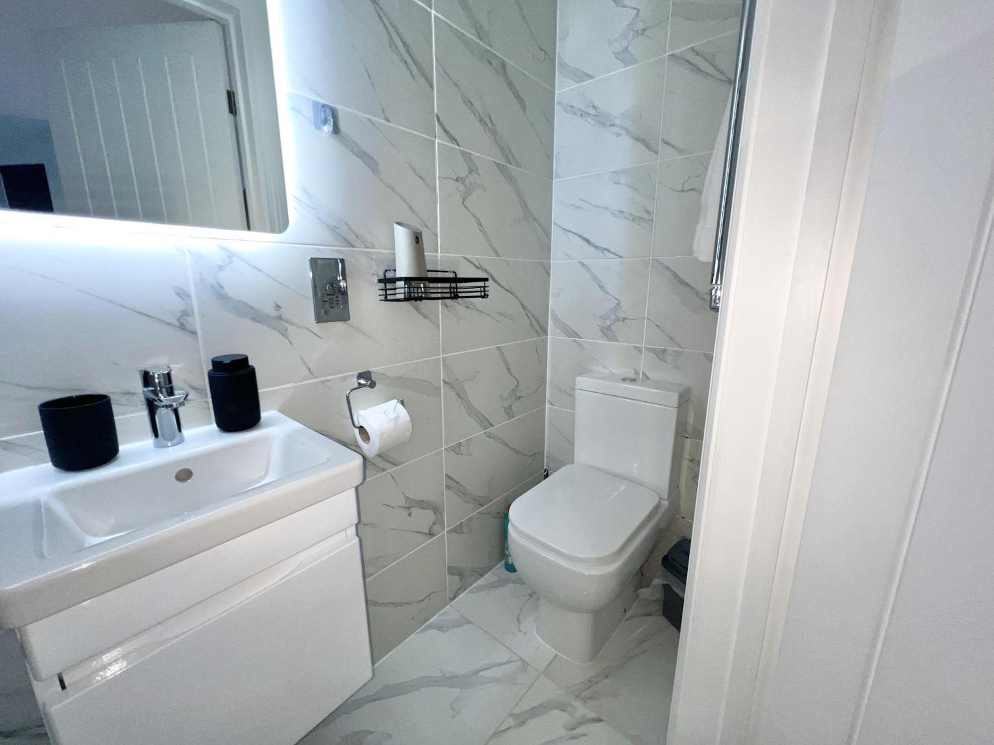 Charming 3-Bed Flat In Shepherds Bush - Sleeps 9 Londra Exterior foto