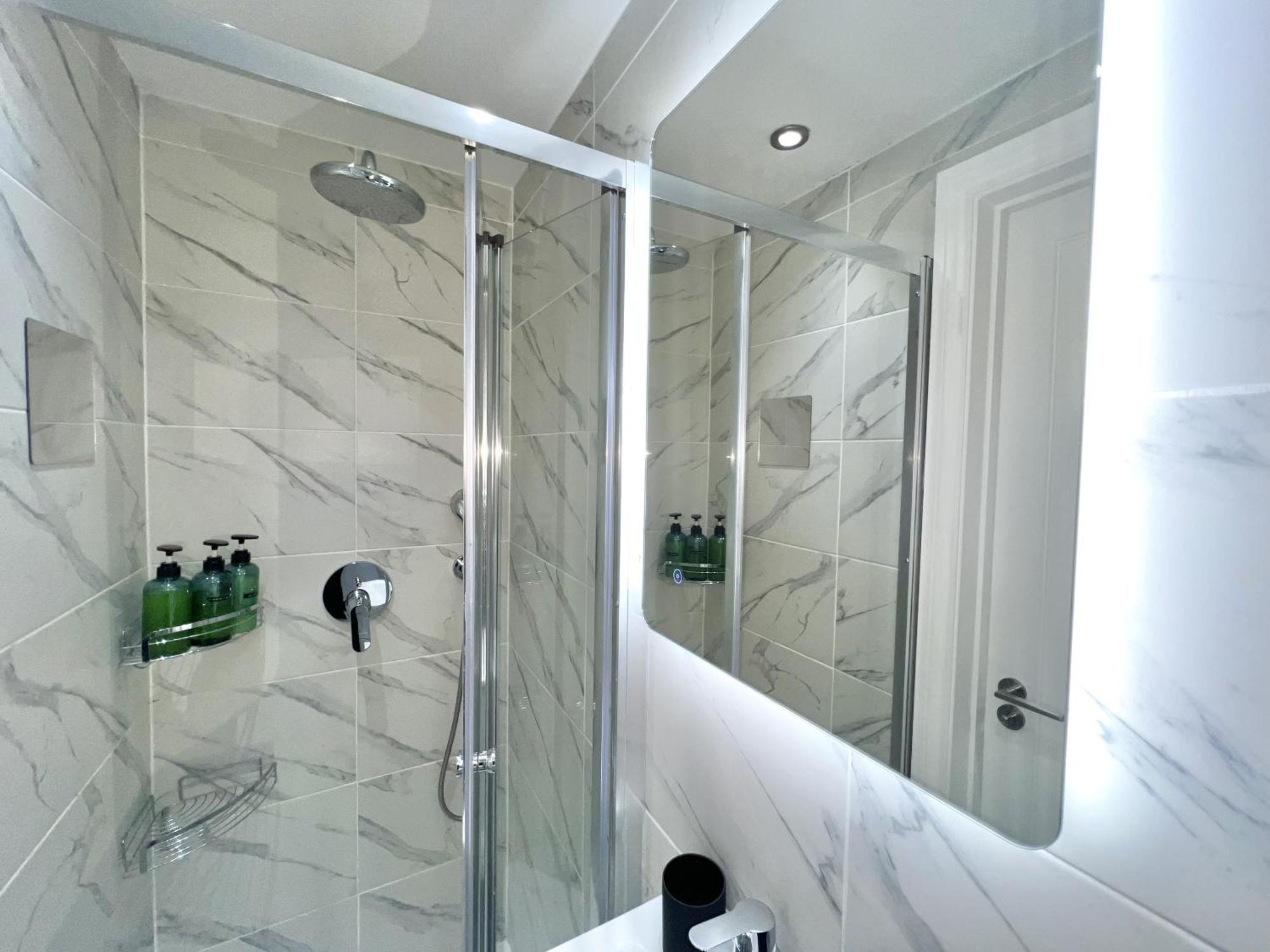 Charming 3-Bed Flat In Shepherds Bush - Sleeps 9 Londra Exterior foto