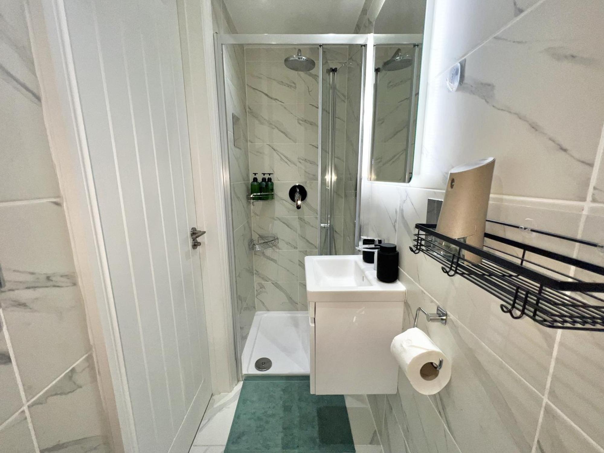 Charming 3-Bed Flat In Shepherds Bush - Sleeps 9 Londra Exterior foto