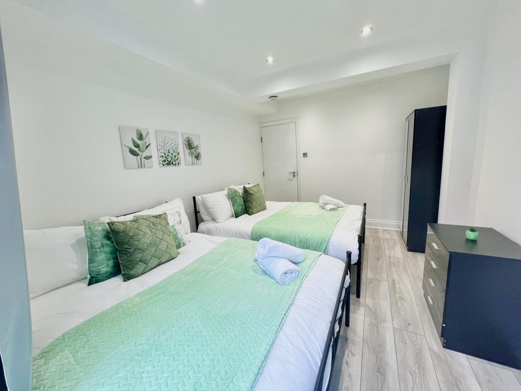 Charming 3-Bed Flat In Shepherds Bush - Sleeps 9 Londra Exterior foto